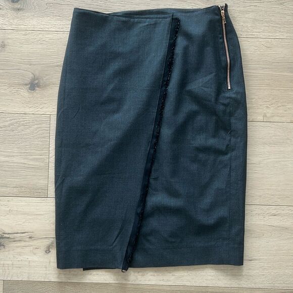 SUNDAY CLEAROUT!!! 
Kit and Ace Size 6 Skirt - Rose Gold Zipper - Picture 1 of 5